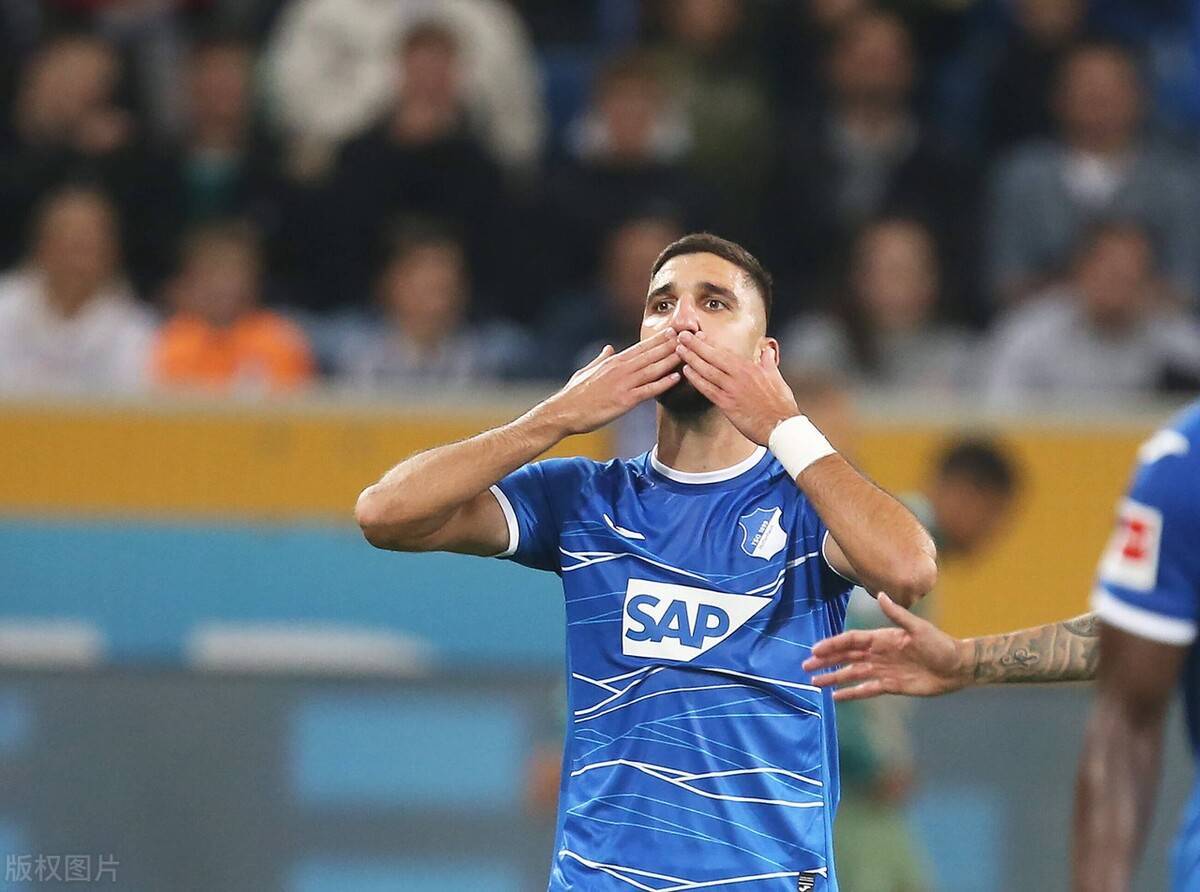 开云体育登录-沙尔克客场连败，球队士气低迷！，气势如虹