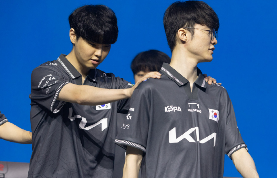 CLG翻盘FLY,Chovy线上压制力十足强强对话全球总决赛,点燃全场激情 CLG翻盘FLY,Chovy线上压制力十足强强对话全球总决赛,点燃全场激情