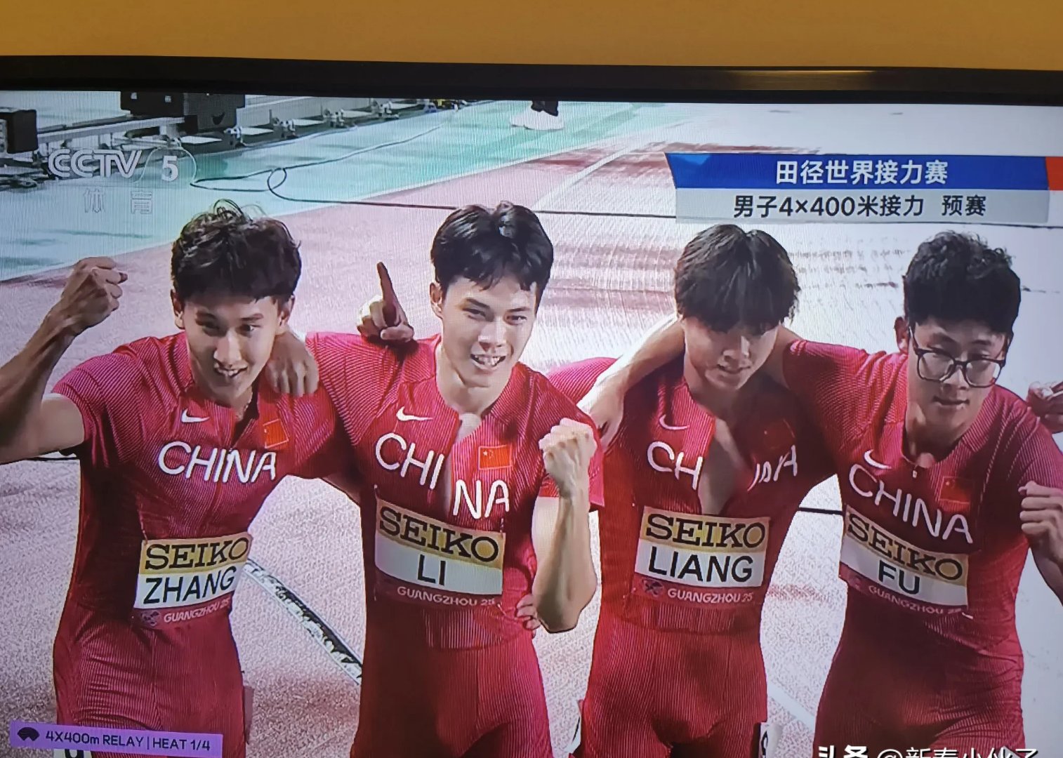 开云官网-东京奥运会赛事紧张激烈，选手挑战自我，士气大振