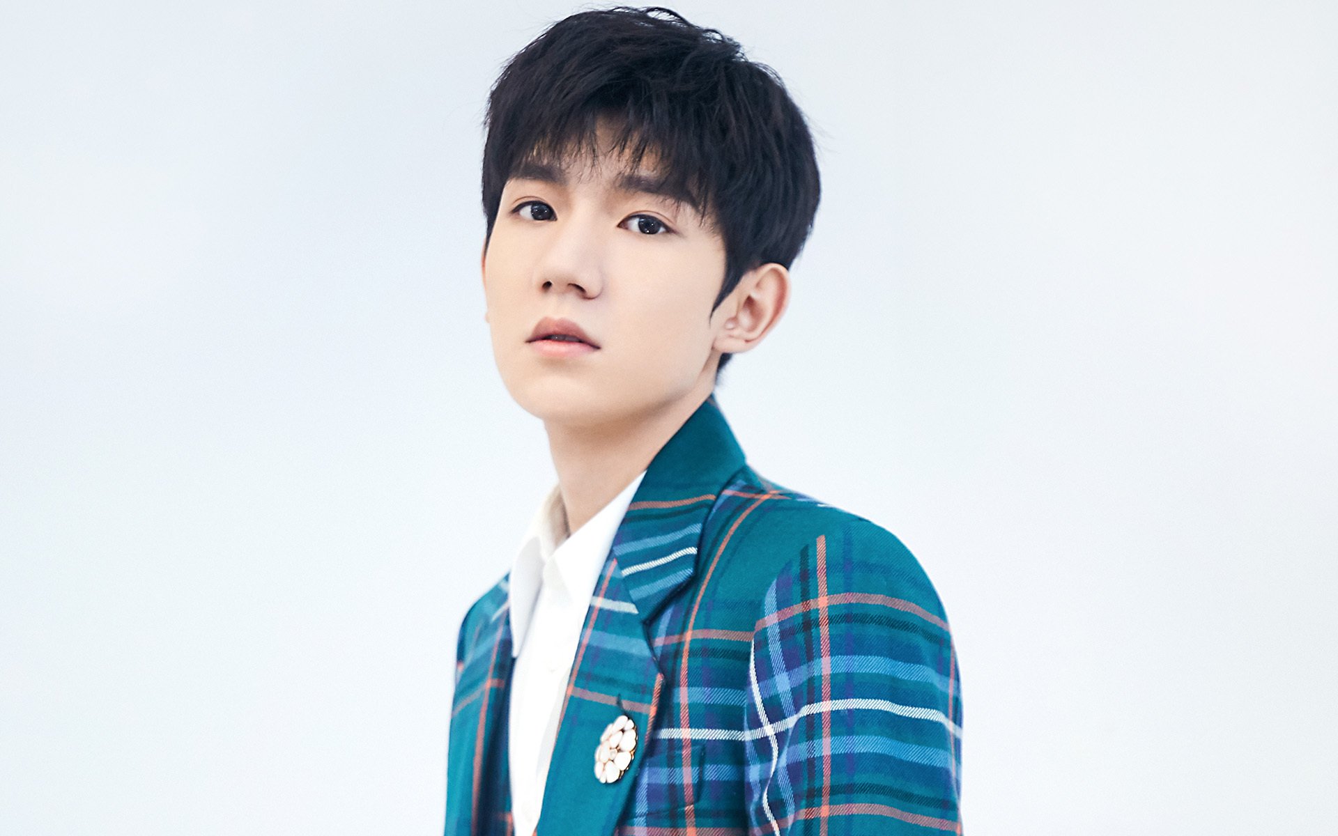 伊布全程高能输出，乌拉圭击败丹麦—传奇影子下的绿茵风暴