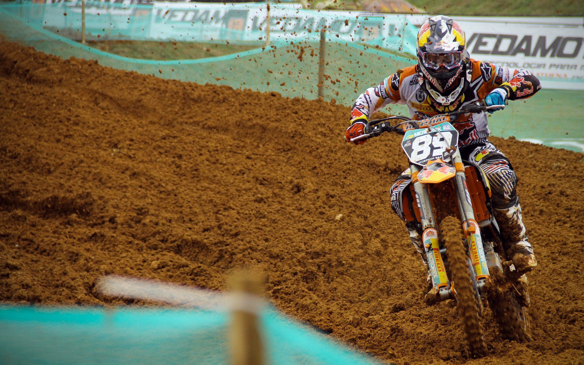 开云体育-闪电撕裂铁幕！布克以一敌五摧毁广东防线，勇士用跑轰写下现代篮球宣言